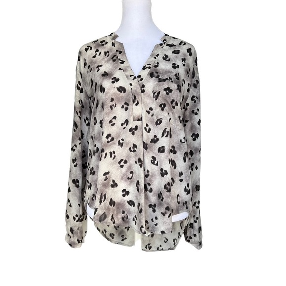 ASTR The Label - Leopard Animal Print Gray & Black Spotted Shirt Blouse Sz XS - Picture 1 of 5